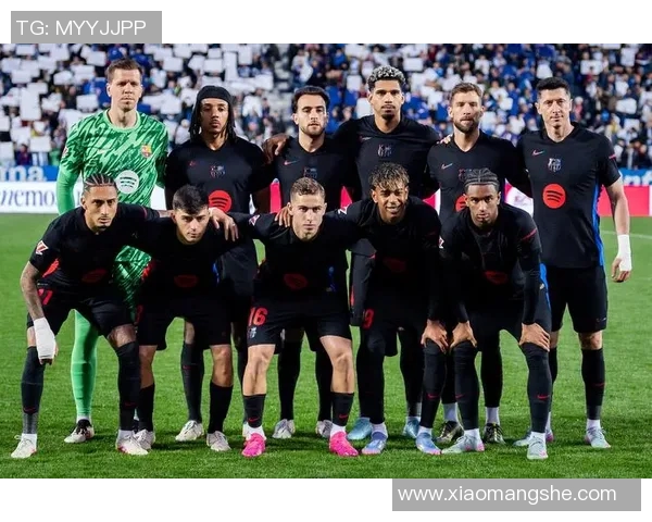 皇马与巴萨国家德比火热开战 双方争夺激烈势均力敌